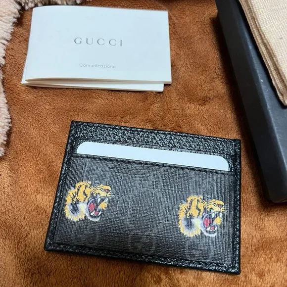 gucci supreme gg card holder